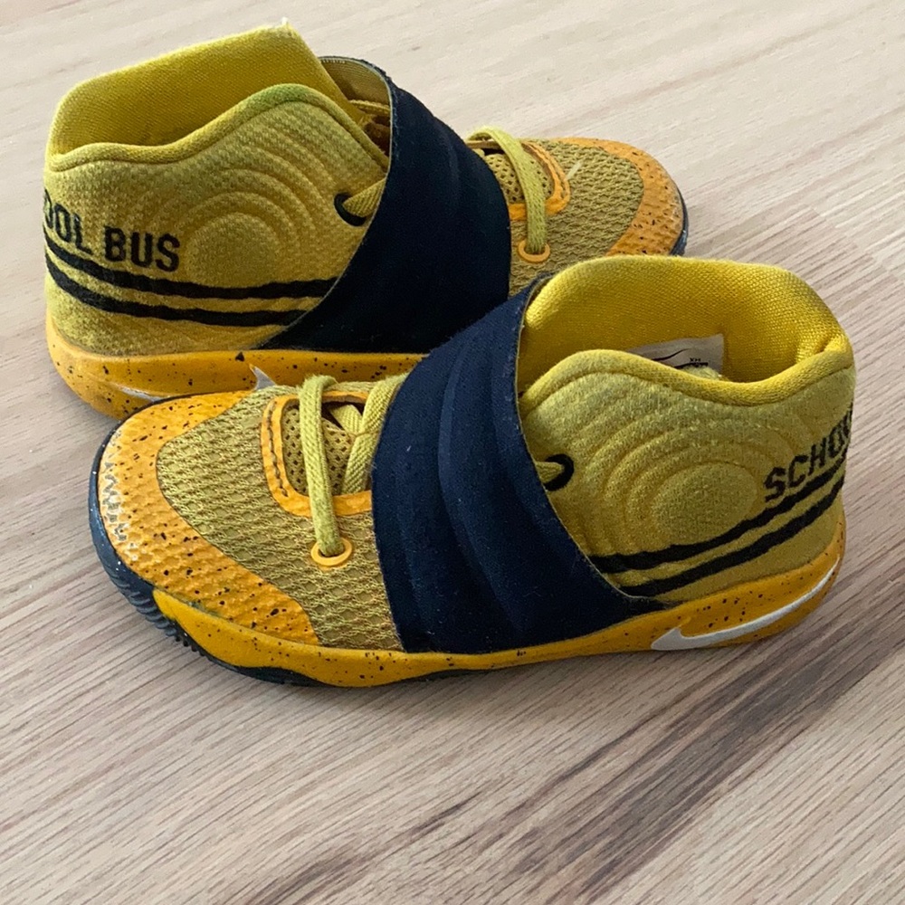 Nike Toddler Yellow Kyrie School Bus Sneakers Size 9 Toddler